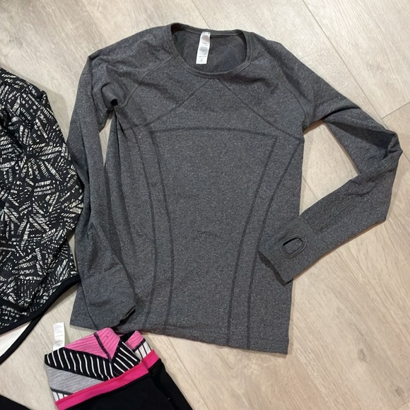 Ivivva girls size 14 bundle / lot . 5 items 1 pants , 1x tank , 2x zip up. 1 tee - Picture 4 of 6